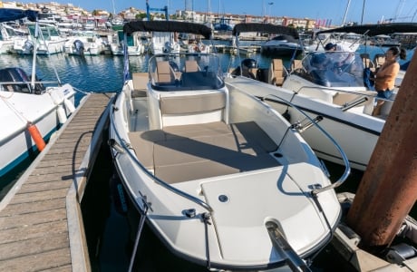 Réussir son mouillage en bateau à moteur - club de bateaux club nautique location de bateaux