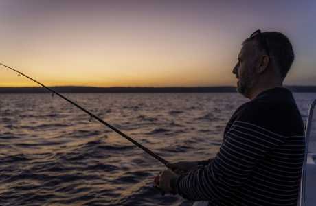 Pesca en barco sin complicaciones con Freedom Boat Club - club de navegación club nautico alquiler de embarcaciones