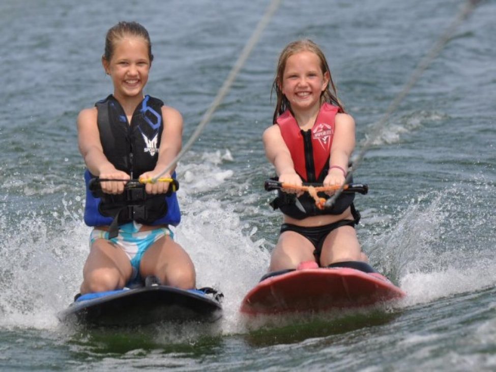 020614_Two_Girls_2girlkneeboard